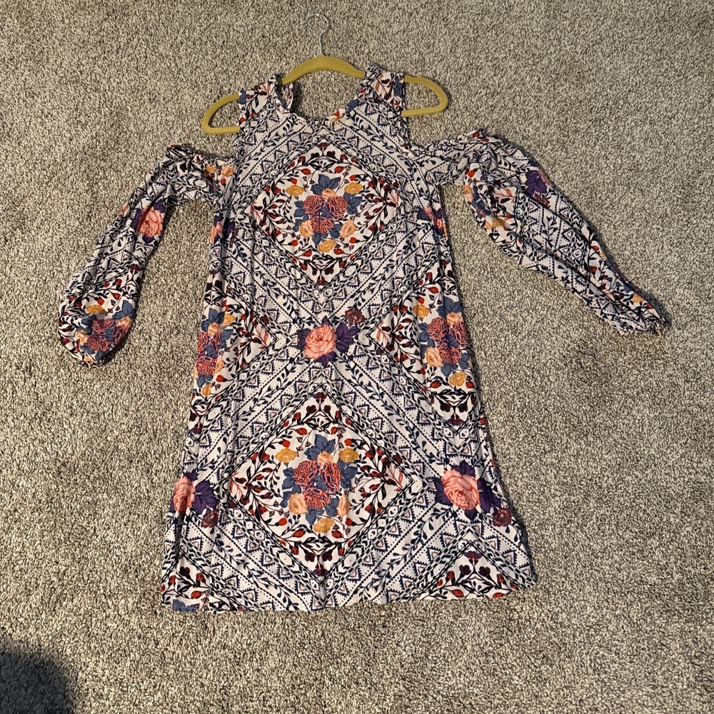 Cut out shoulder casual dress